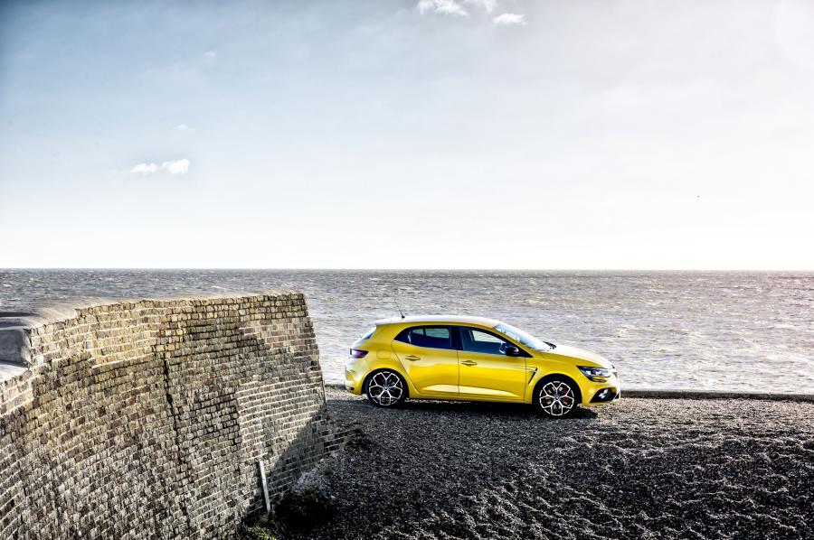  Renault Megane R.S. 300 Trophy 2019 года  (UK) (фото 19 из 40)